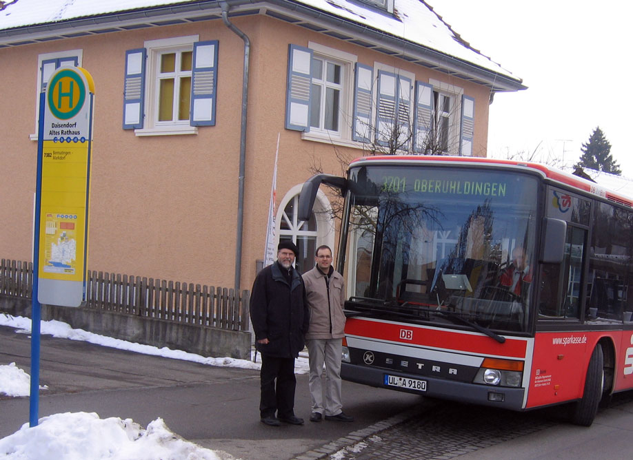 Neue Busverbindungen für Daisendorf: Die stellvertretenden CDU-Ortsvorsitzenden aus Uhldingen-Mühlhofen Edilbert Froninig und Jean-Christophe Thieke testeten das neue Angebot.